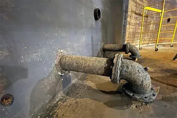corroded pipe surface prep in process