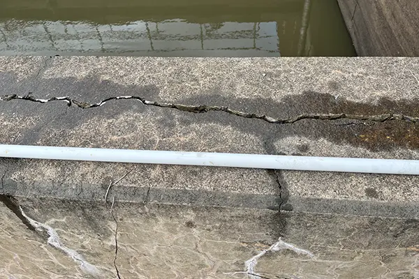 epoxy resin crack bonding example