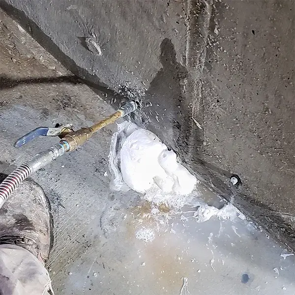 concrete water leak sealed by polyurethane grout injection