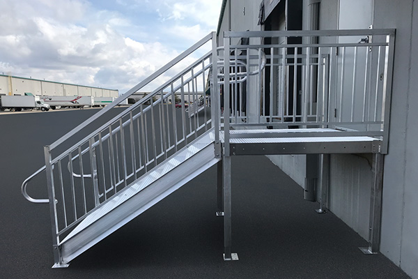 ibc-compliant-loading-dock-stairs-600