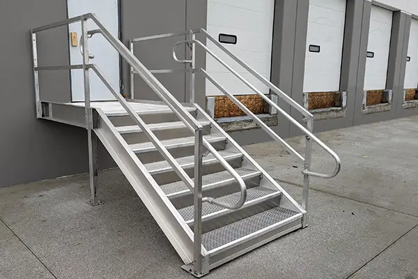 portable aluminum loading dock steps provide access at a distribution center