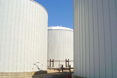 Large bulk storage tank insulation