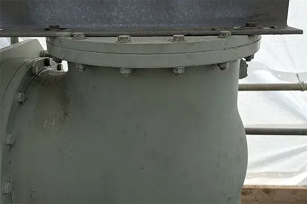 sf6 leak at area of difficult pipe flange geometry